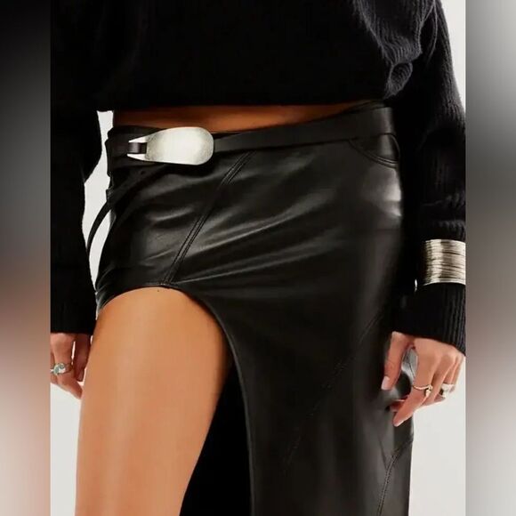 Free People belt Oyster Bay black hip belt new one size M/L. NWT - Picture 1 of 9